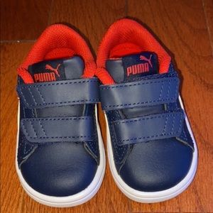 Blue, White and Red pumas